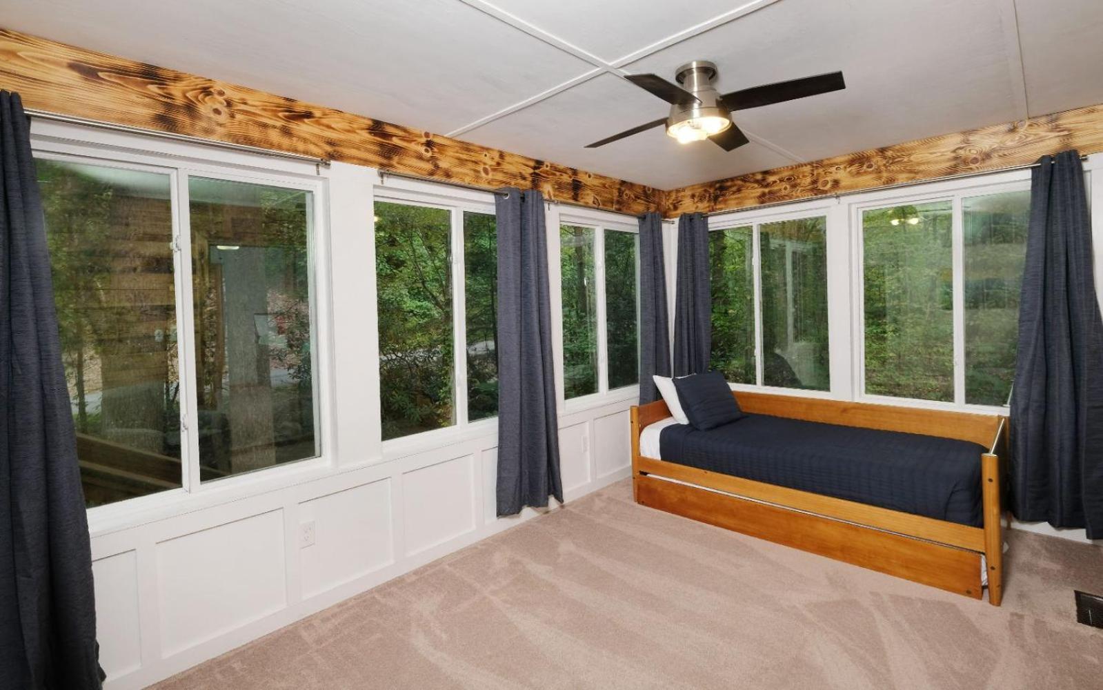 Shady Creek Villa Гетлинбург Екстериор снимка